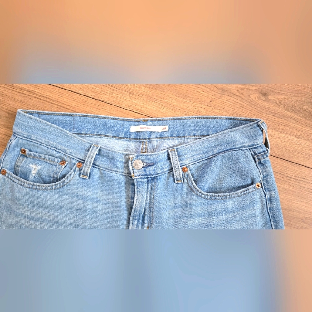 Levi's Light Blue Boyfriend Jeans Size 29 In EUC - Picture 2 of 5